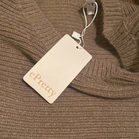 NWT SWEATER - Picture 3 of 3